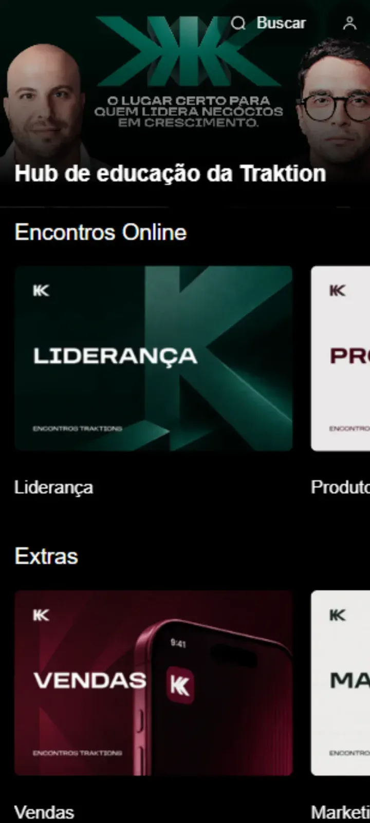 Tela do aplicativo da Traktion, com a marca própria da empresa e cards de liderança, produto, vendas e marketing entre os encontros disponíveis.