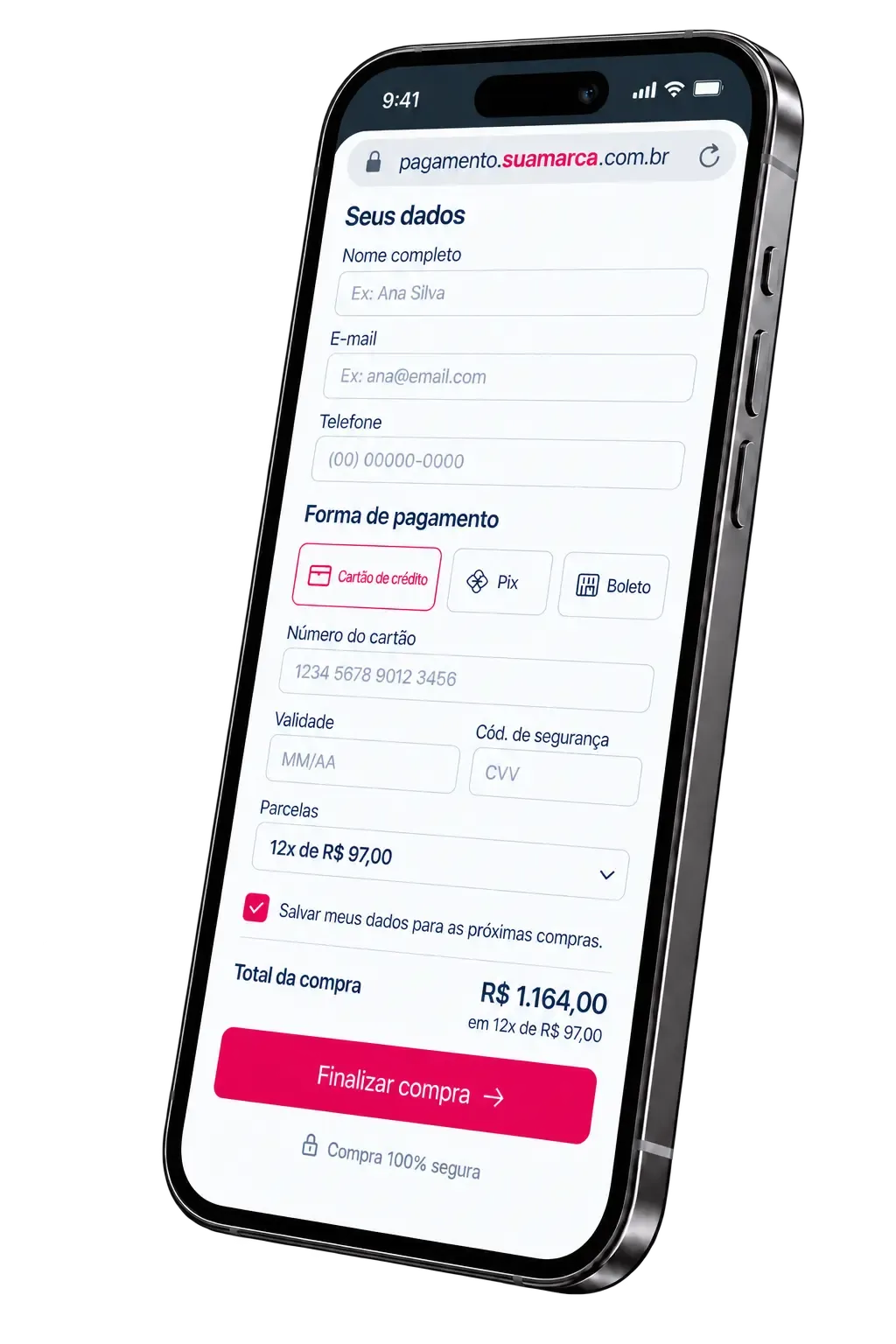 Celular mostrando o checkout no endereço pagamento.suamarca.com.br, com cartão, Pix e boleto e parcelamento em 12x