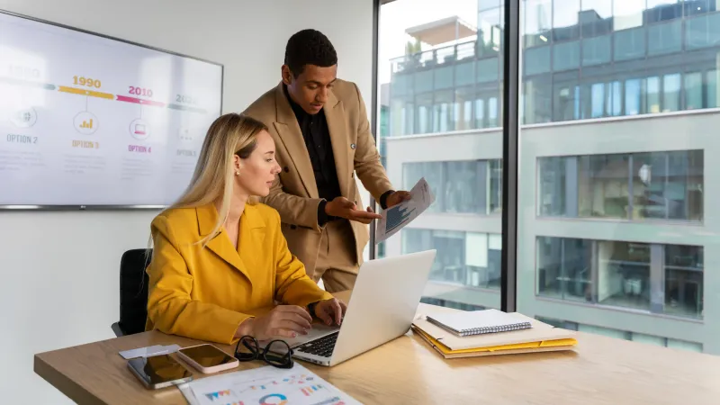 Dicas práticas para gerenciar e motivar colaboradores em startups