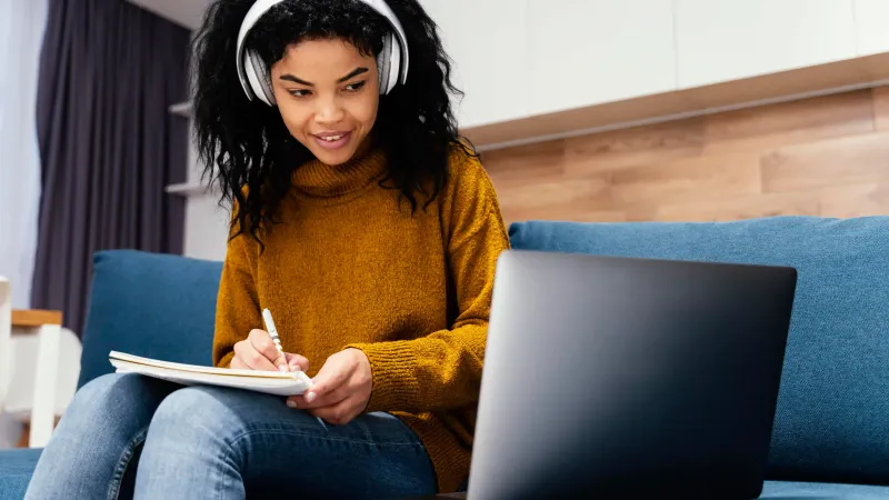Aprenda como harmonizar teoria e prática na criação do seu curso online