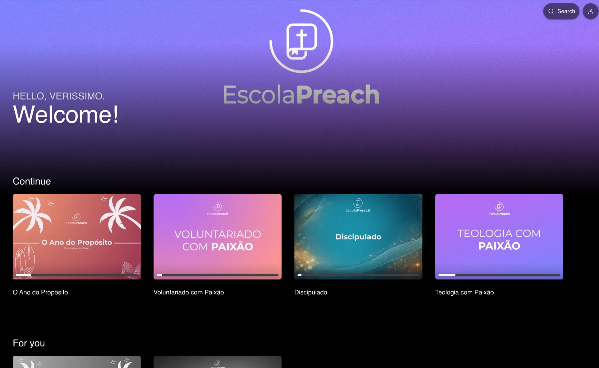 Área de membros da Escola Preach com a marca própria, cursos de teologia em destaque na tela inicial.